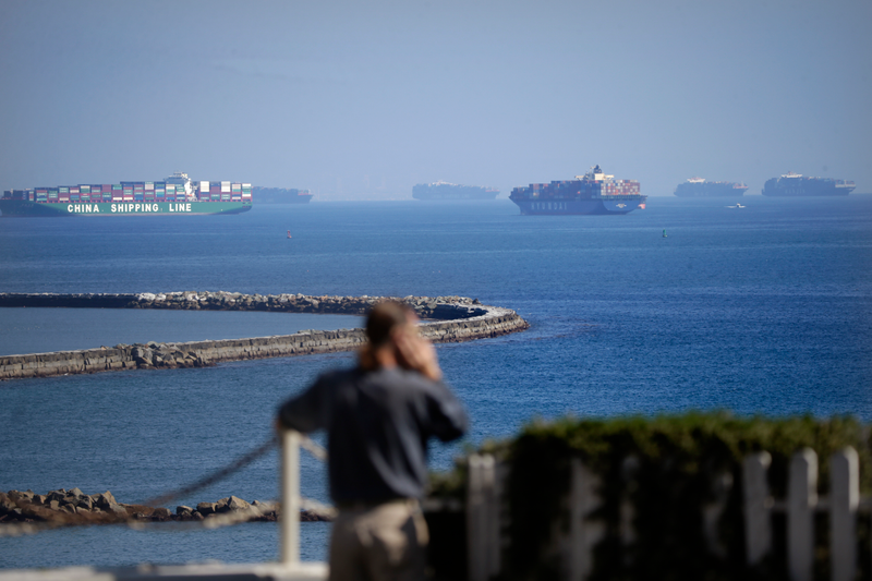Illustration for article titled Why Are These Massive Cargo Ships Trapped at 29 U.S. Ports?